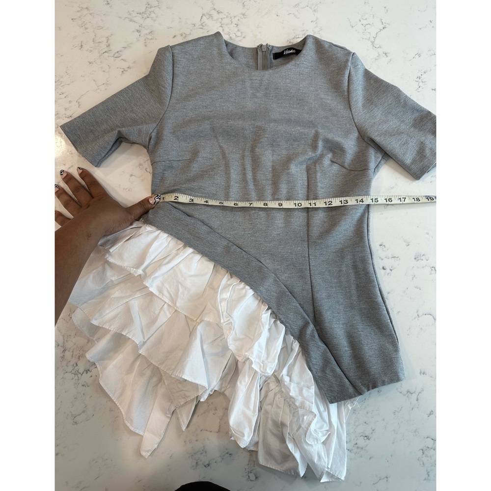 Kosmios Short Sleeve Sweat Shirt w/ Ruffled Hem Gray & White - Size Small - Picture 7 of 9